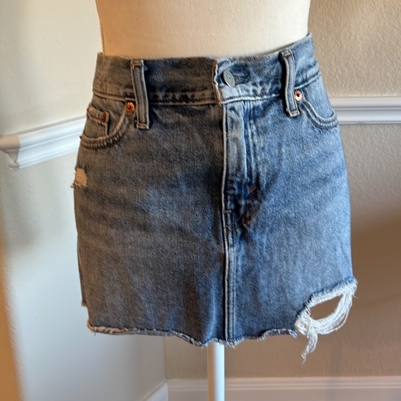 Levi’s Mini Skirt Size 29 - Picture 1 of 16
